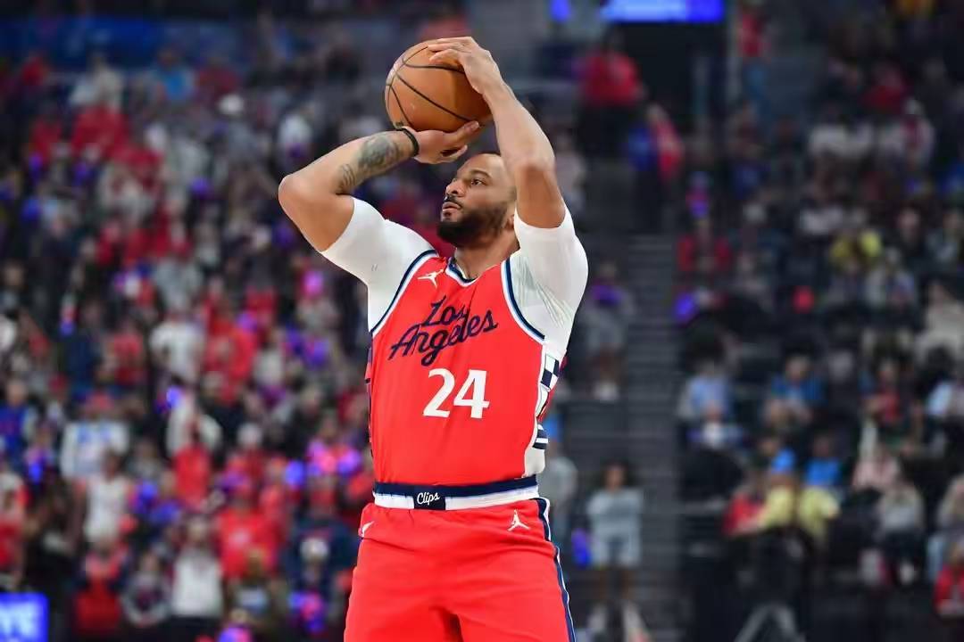 不值钱了？休赛期未获得续约合同的9位球星：詹姆斯、杜兰特领衔